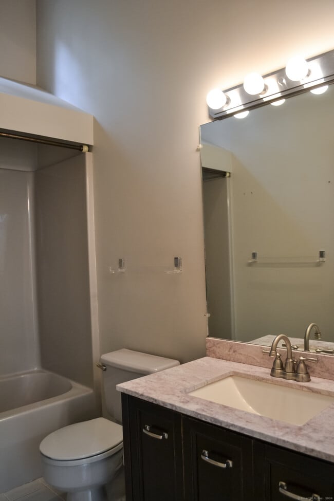 Building Photo - 1 Kempton Mews