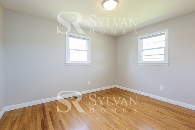 Building Photo - 218 Lily St