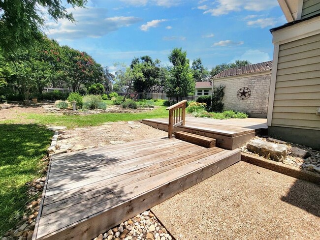 Building Photo - Beautiful and Spacious 4 BR / 3 BA Home fo...
