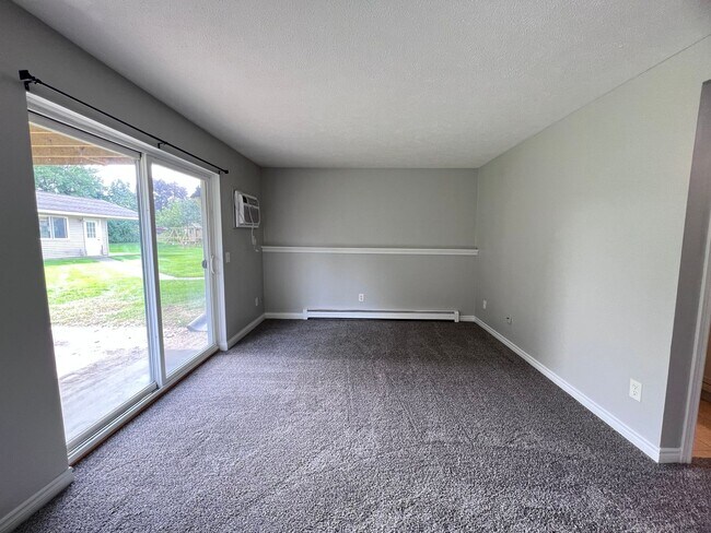 Building Photo - Two Bedroom Apartment - Lower Level with L...
