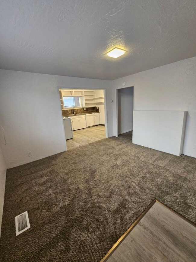 Building Photo - Almost 1300 sqft of Living Space with Plenty of Parking