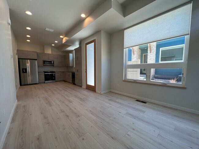 Building Photo - Modern 3B/4B Condo- Available June 10th
