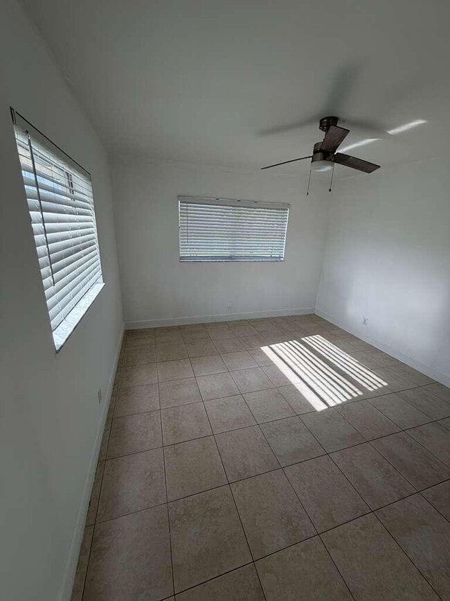 Building Photo - 9851 Sandalfoot Blvd