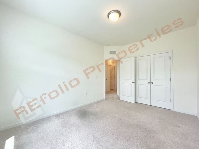 Building Photo - Beautiful 2 Story 3 Bedroom End Unit Townh...