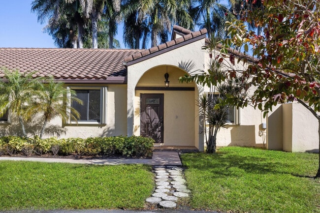 Building Photo - 2925 Azalea Dr