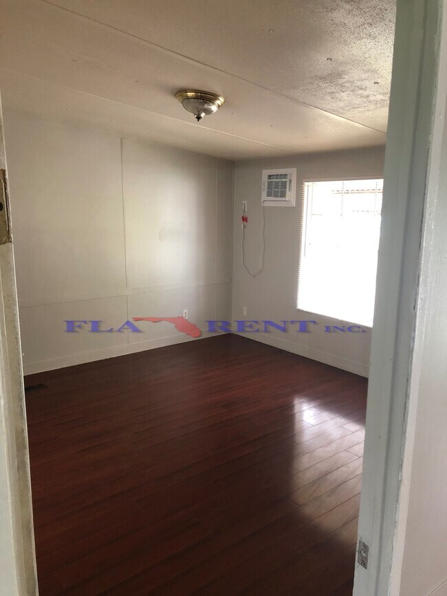 Building Photo - **3/2 Manufactured home (St. Cloud)**
