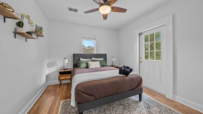 Building Photo - 720 1/2 West Woodlawn Avenue-SI ID1271939P