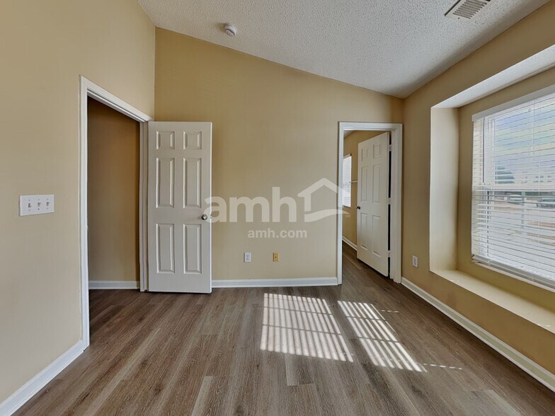 Building Photo - 6021 Ladish Ln