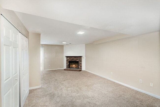 Building Photo - 10701 Houck Dr