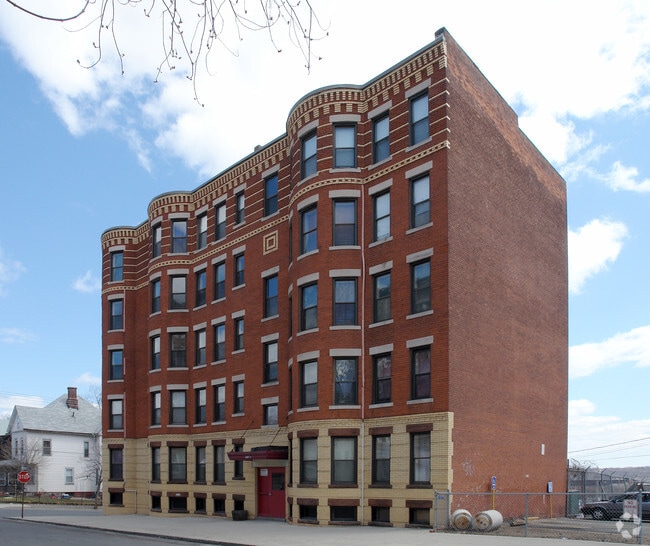 Building Photo - Hampshire Pine II Apartments