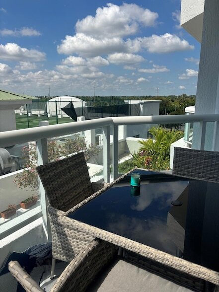 Building Photo - 401 SW 4th Ave