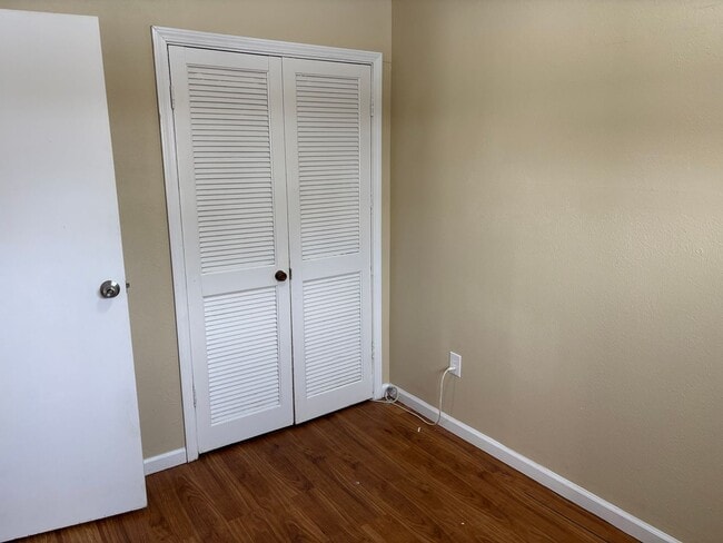 Building Photo - 3 Bedroom House