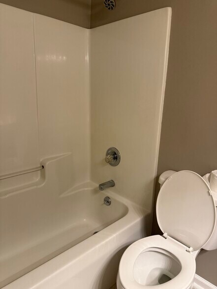 2nd bathroom - 101 Davis St