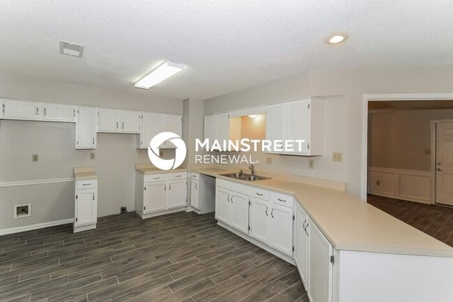 Building Photo - 4 Bedroom Pet-Friendly Home in Cordova, TN with Main Street Renewal
