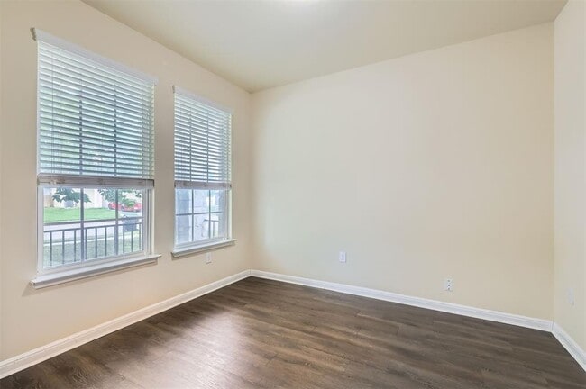 Building Photo - 112 Sabine River Dr