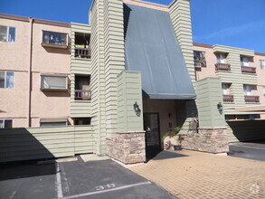 Building Photo - One Bedroom Condo in Point Loma with Two P...