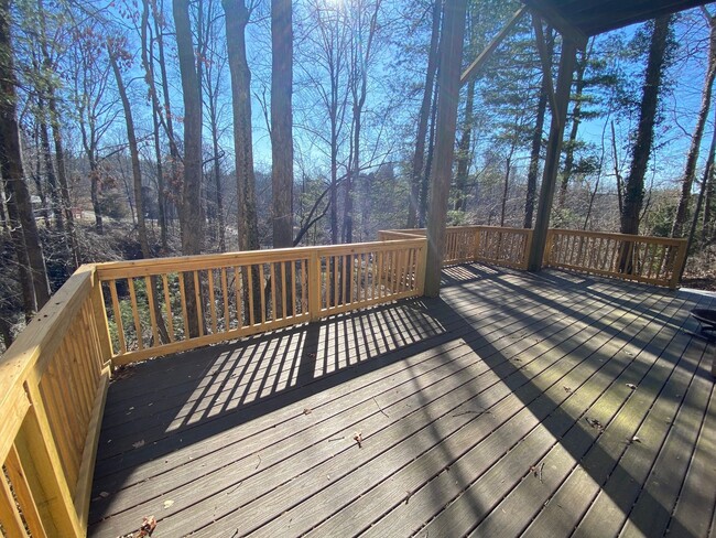 Building Photo - South AVL - Three Bedroom home with Wooded...