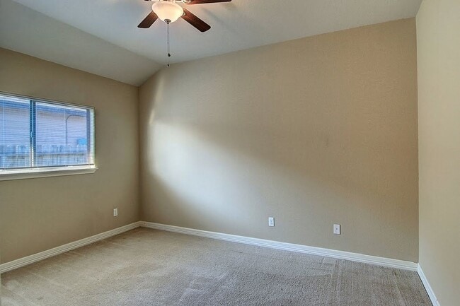 Building Photo - 6824 Fox Tail Dr