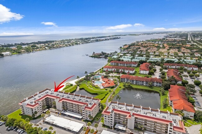 Building Photo - 7020 Half Moon Cir