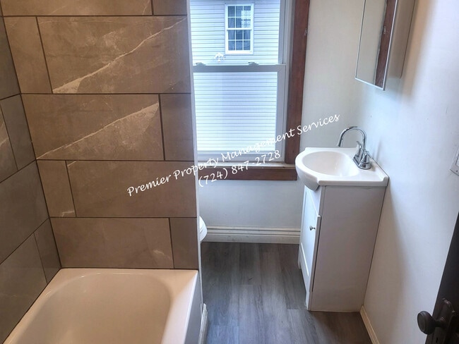 Building Photo - 1303 Wade St