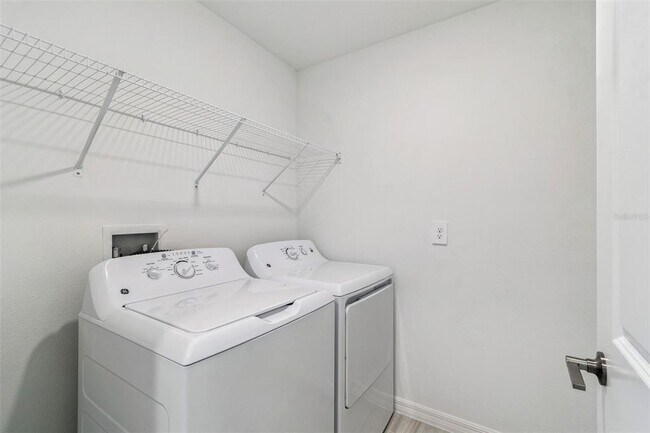 Building Photo - 1712 Tropical Oasis Ave