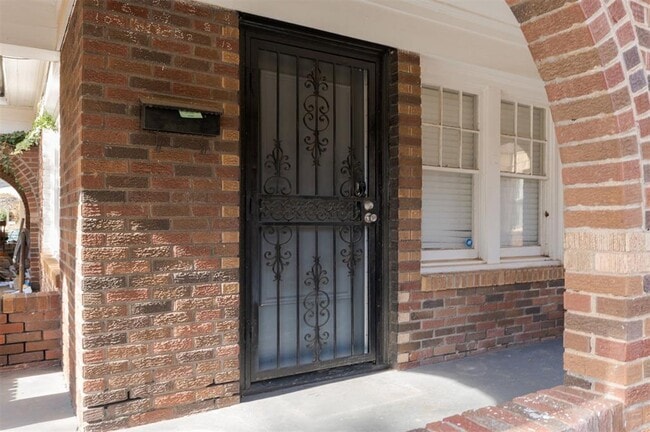 Building Photo - 2555 NW 20th St