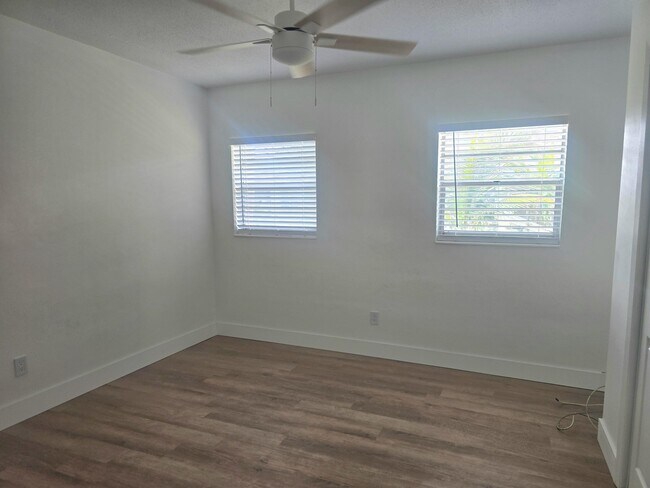 Building Photo - 3030 NW 43 Terrace