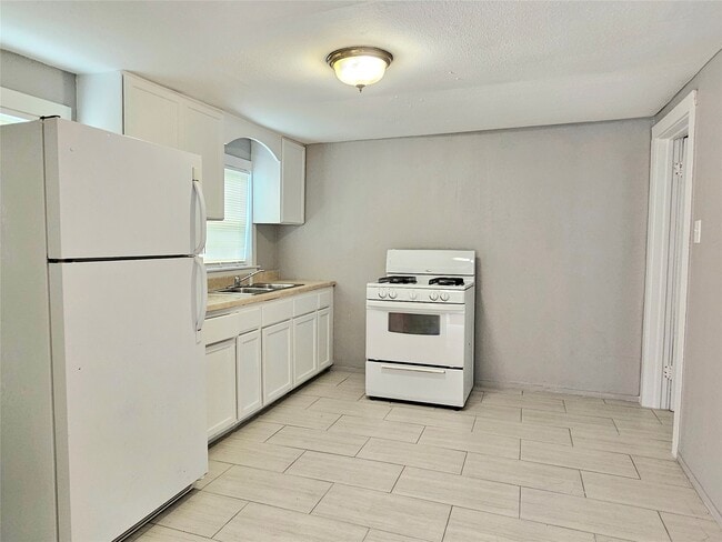 Building Photo - 217 Cockerel St