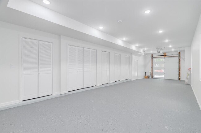 Building Photo - 85 Myrtle Ave