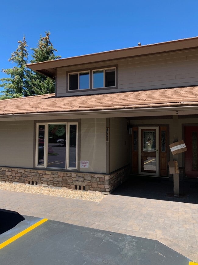 Building Photo - Secure your boat dock before summer!  Unfurnished 3 bed, 2 bath condo with marina and mountain vi...