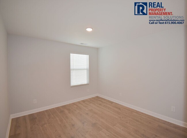 Building Photo - Beautiful, modern 4 bdrm home with attache...