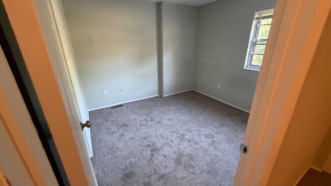 Building Photo - 252 Glandore Dr