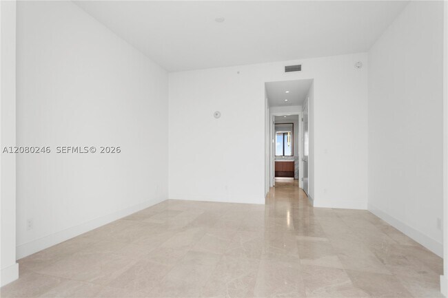 Building Photo - 175 SE 25th Rd