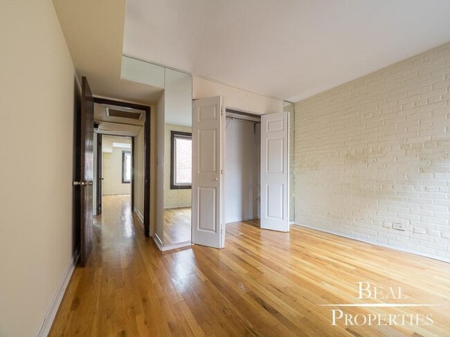 Building Photo - 2 bedroom in CHICAGO IL 60610