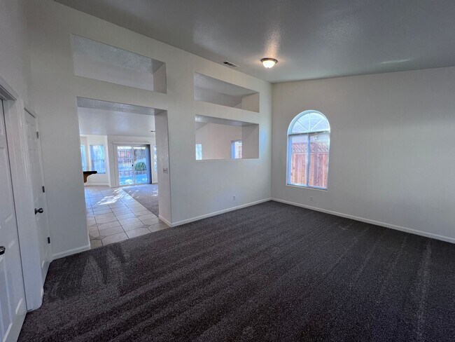 Building Photo - 672 Napa Ct