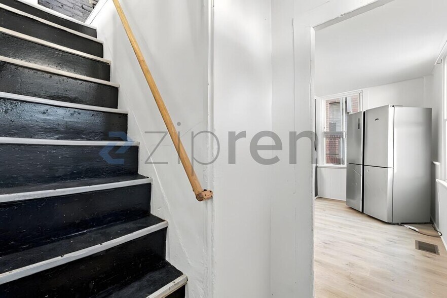 Building Photo - Unit