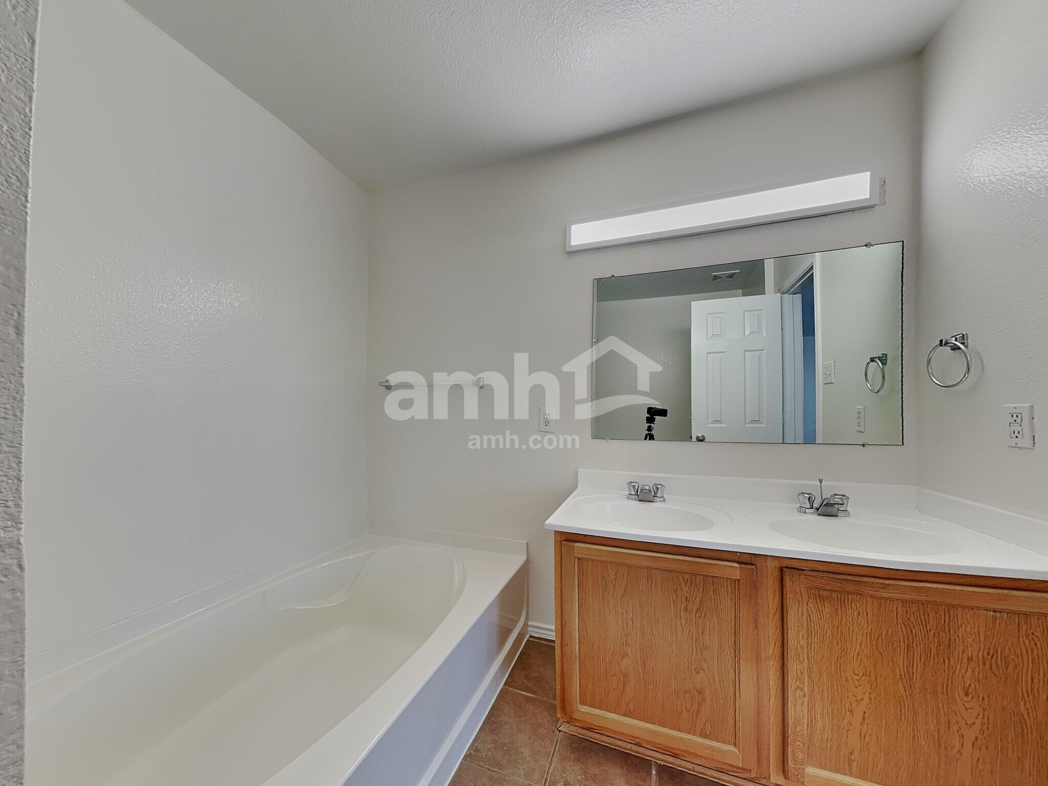 Building Photo - 10616 Park City Trl