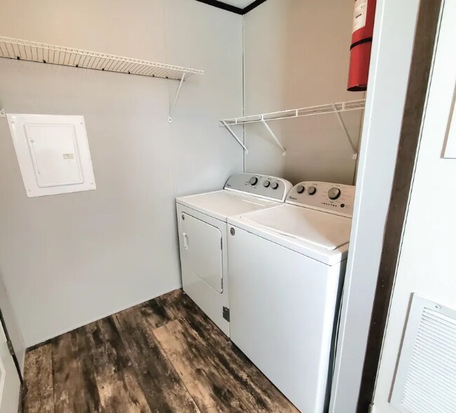 Building Photo - 9792 Spinnaker Dr