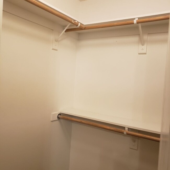 Building Photo - 11808 Cedar Bluff Ave