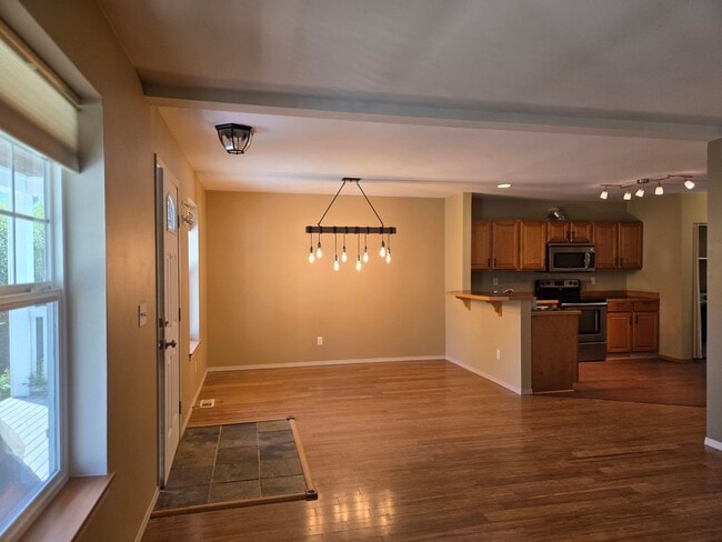 Building Photo - Craftsman Style 3 Bed/2 Bath Home - Bremerton