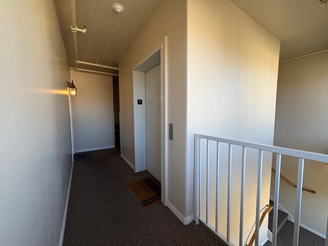 Building Photo - Millcreek Condo with Private Balcony & Pool!