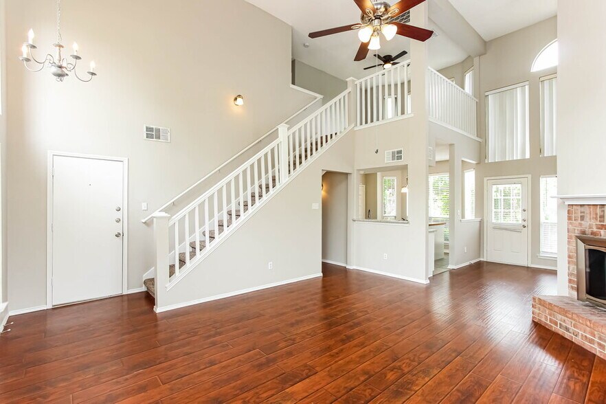 Building Photo - 3703 Sycamore Ln