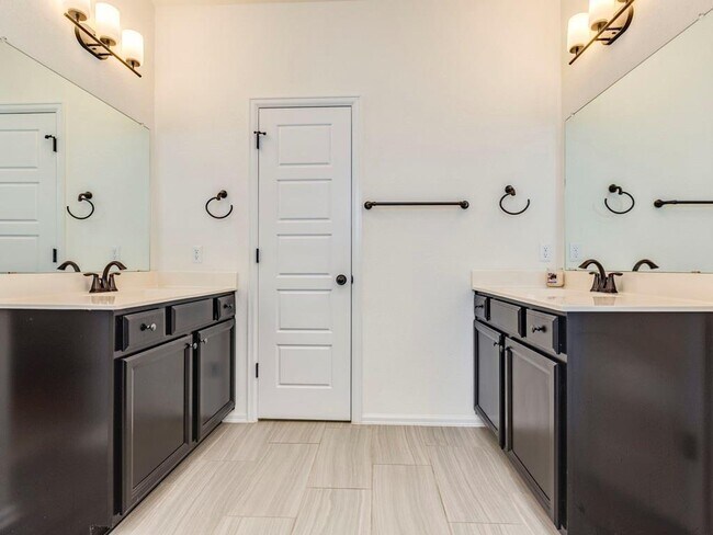 Building Photo - 10202 Cienega Cove