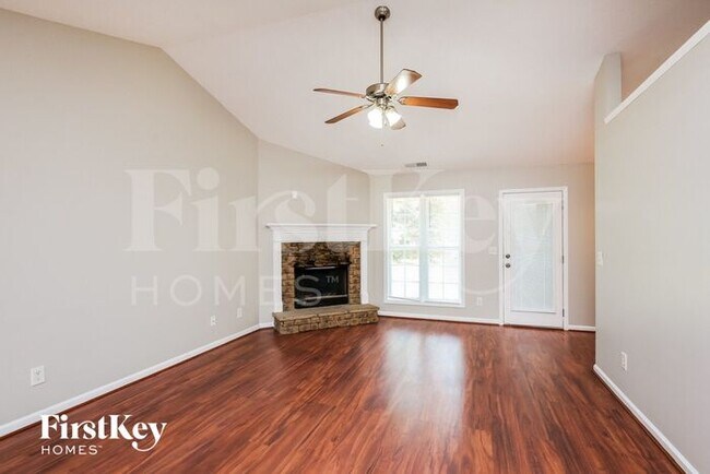 Building Photo - 803 Kenwood Ln