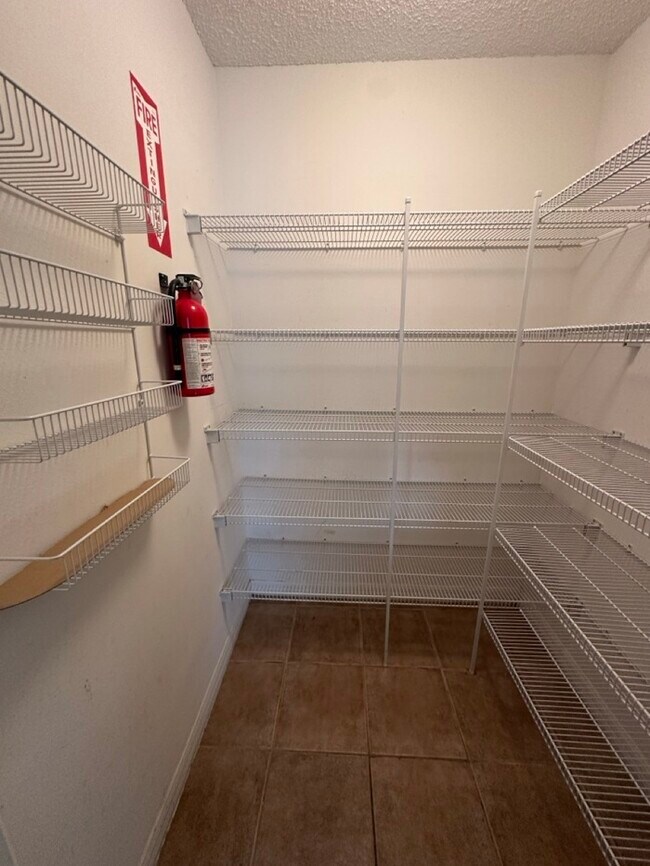 Building Photo - 256 Canna Dr