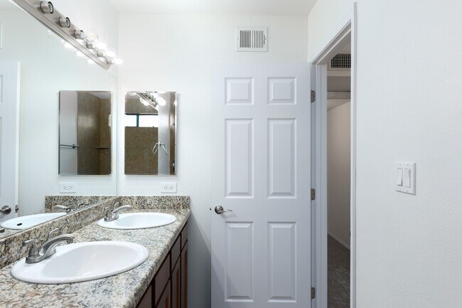 Building Photo - 7711 E 39th St