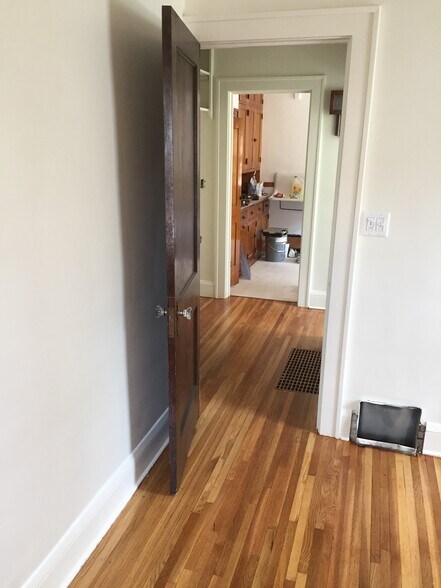 Building Photo - 3036 37th Ave S