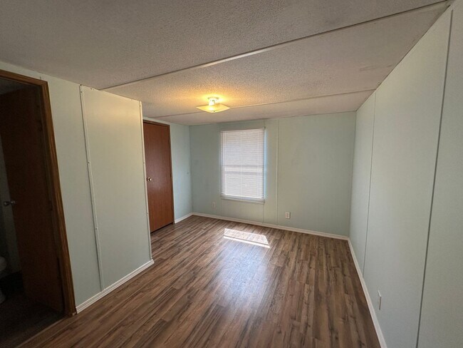 Building Photo - 3-Bedroom, 2-Bath Mobile Home in Wanchese