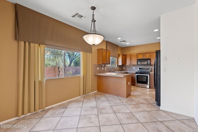 Building Photo - Two Story 3 Bed/2Bath in Paseo Del Rio