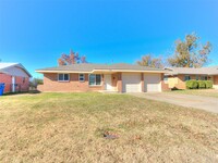Building Photo - 214 Thompson Dr